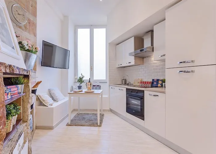 Townhouse By The Spanish Steps