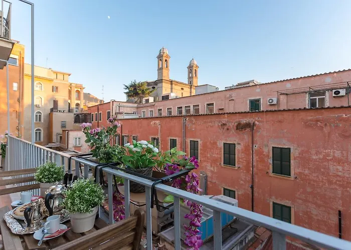Апартаменты Townhouse By The Spanish Steps