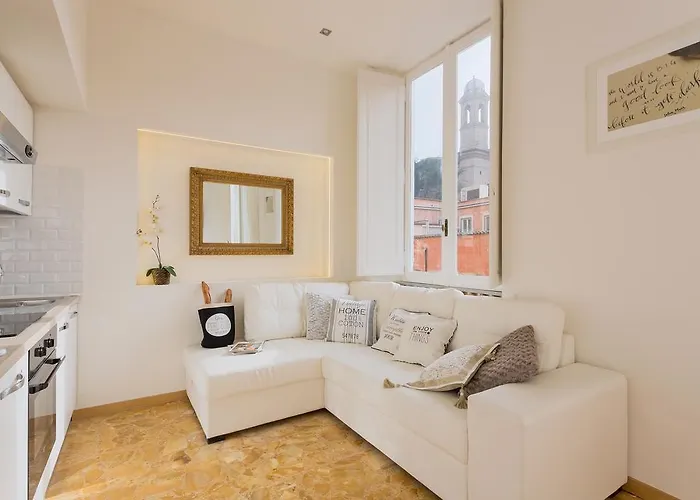 Townhouse By The Spanish Steps