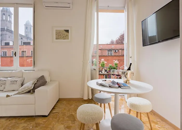 Townhouse By The Spanish Steps *