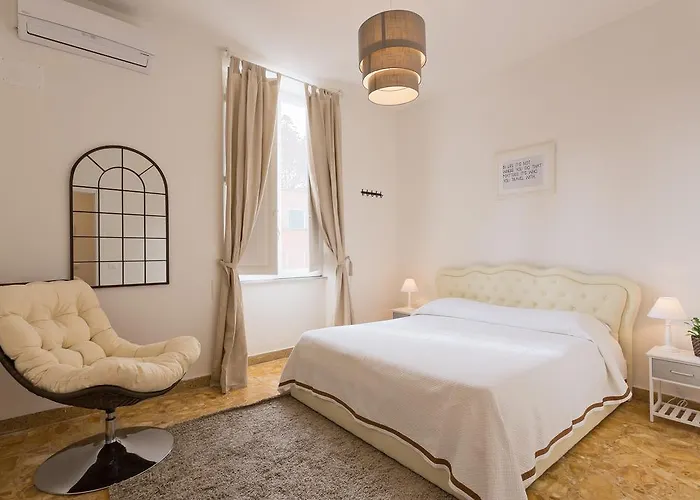 Townhouse By The Spanish Steps *